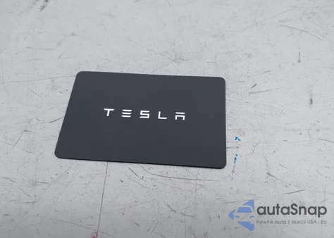 2023 Tesla Model Y Awd/Long Range Dual Motor All-Wheel Drive z USA, uszkodzony, nr VIN 7SAYGDEE8PA152338